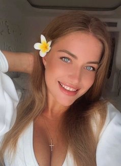 Katerina Russian - puta in Dubai Photo 9 of 10