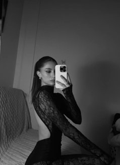 Katerina Waze - puta in Dubai Photo 1 of 4