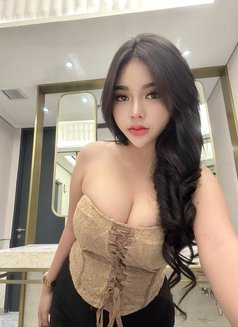 Katherine - puta in Jakarta Photo 3 of 8