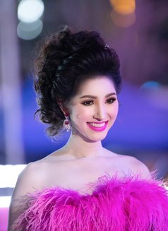 Katherine - escort in Osaka Photo 10 of 16