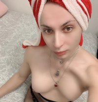 Victoria Kat Ts - Transsexual escort in London Photo 11 of 12