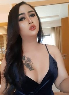 Kathleen - Transsexual escort in Dubai Photo 1 of 6
