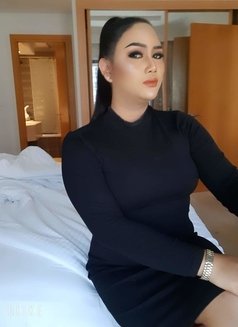 Kathleen - Transsexual escort in Dubai Photo 3 of 6