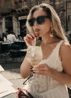 Kathryn - escort in Kolkata Photo 25 of 30