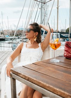 Kathryn - escort in Surabaya Photo 20 of 25