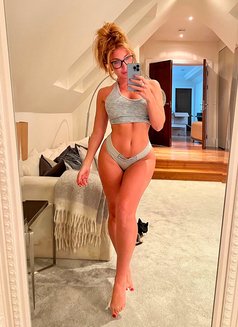 Kathy - escort in Ajmān Photo 6 of 7