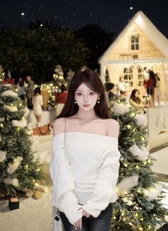 Katia - escort in Guangzhou Photo 3 of 4