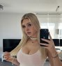 Katie - puta in Milan Photo 1 of 3