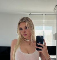 Katie - puta in Milan