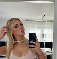 Katie - puta in Milan