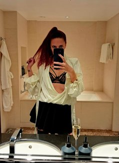 Katie Dee - puta in Osaka Photo 1 of 6