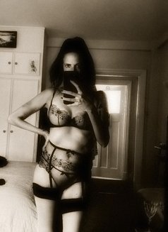 Katie Dee - puta in Osaka Photo 3 of 6