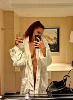 Katie Dee - puta in Osaka Photo 5 of 6