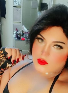 Katie - Transsexual escort in Cairo Photo 2 of 14