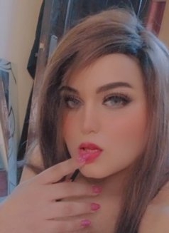 Katie - Transsexual escort in Cairo Photo 9 of 14