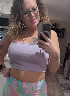 Katie Escort - puta in London Photo 3 of 6