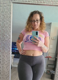 Katie Escort - puta in London Photo 5 of 6