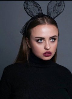 Katie - escort in Hong Kong Photo 2 of 6