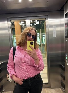 Katie - escort in Hong Kong Photo 4 of 6