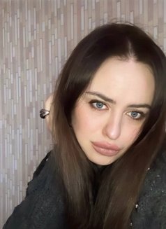 Katie - escort in Hong Kong Photo 5 of 6