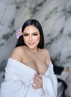 Katie - puta in Abu Dhabi Photo 1 of 7