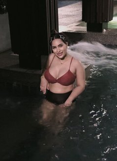 Katie - puta in Abu Dhabi Photo 2 of 7