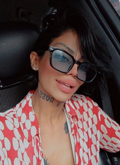 Katrin - puta in Beirut Photo 2 of 17