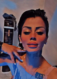 Katrin - puta in Beirut Photo 7 of 17