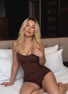 Katrin - escort in Beirut Photo 6 of 11