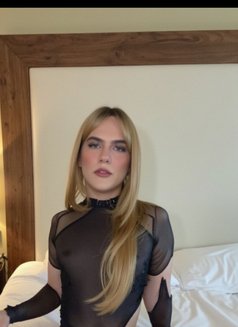 Anna just landed - Transsexual escort in Al Manama Photo 11 of 13