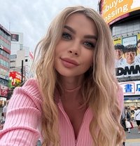 Kate - escort in Tokyo