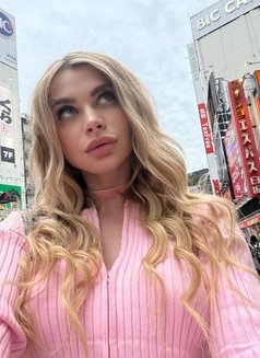 Kate - escort in Tokyo Photo 3 of 10