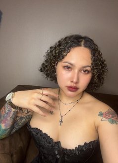 Katy - puta in Al Manama Photo 5 of 9