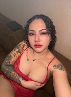 Katy - puta in Al Manama Photo 4 of 9