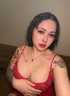 Katy - puta in Al Manama Photo 5 of 9