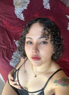 Katy - puta in Al Manama Photo 7 of 9