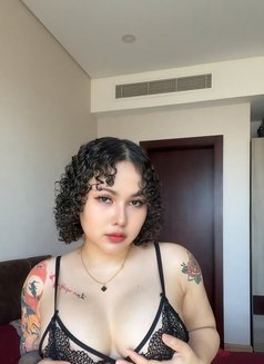 Katy - puta in Al Manama Photo 8 of 9