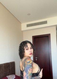 Katy - puta in Al Manama Photo 11 of 11