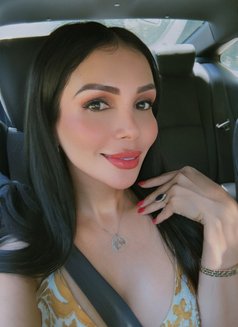 Katy - Transsexual escort in Singapore Photo 5 of 22