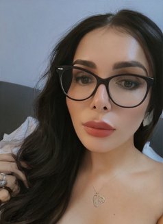 Katy - Transsexual escort in Singapore Photo 8 of 22