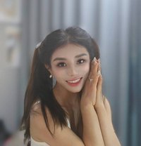 Katya - puta in Shanghai Photo 8 of 8