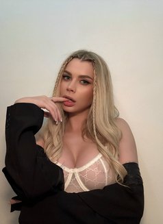 Katya - escort in Tokyo Photo 1 of 8