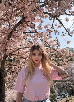 Katya - escort in Tokyo Photo 2 of 8