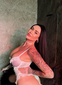 Katya - puta in Dubai Photo 3 of 6