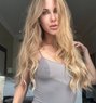 Katya - puta in Dubai Photo 2 of 3