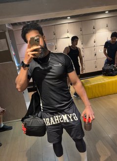 Kaustubh available fr couples and Ladies - Male escort in Mumbai Photo 3 of 8