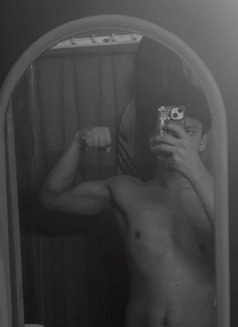 Kaustubh - Male escort in New Delhi Photo 1 of 11