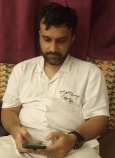Kavan Limbasiya Meri Wife Ke Sath Free S - puta in Mumbai Photo 1 of 1