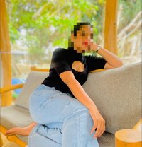 Kaveesha Maduwanthi - companion in Colombo