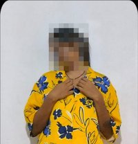 Kaveesha - puta in Colombo